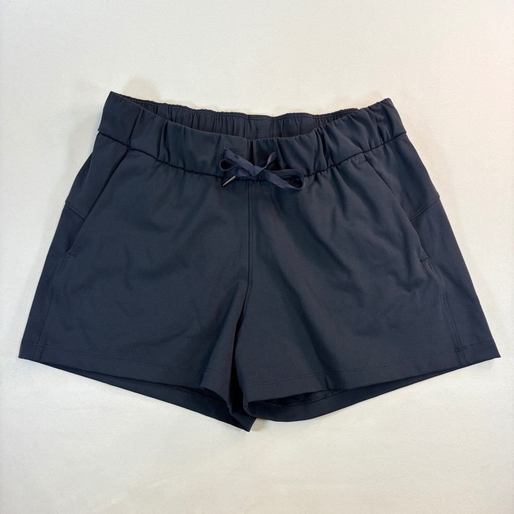 Lululemon On the Fly Shorts Womens 6 Black 2.5 Inseam Drawstring Pockets Travel
